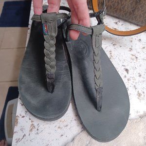 Like New Rainbow Sandals